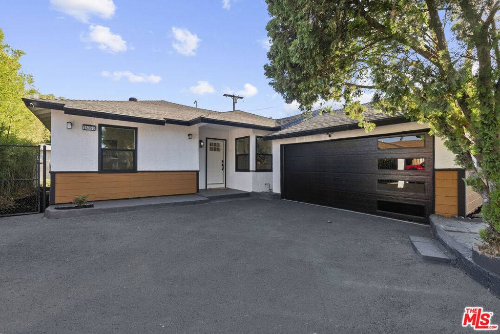 Van Nuys, CA 91406,15358 Gault ST