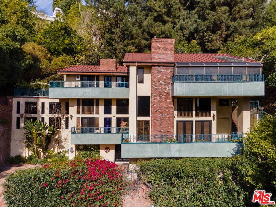 Beverly Hills, CA 90210,1242 Angelo DR