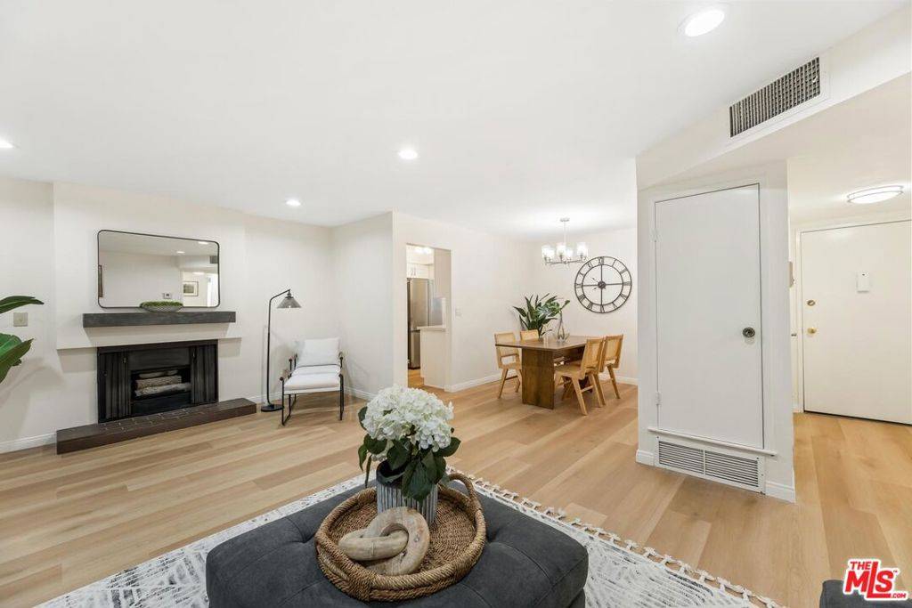 Van Nuys, CA 91411,14960 Victory BLVD #101