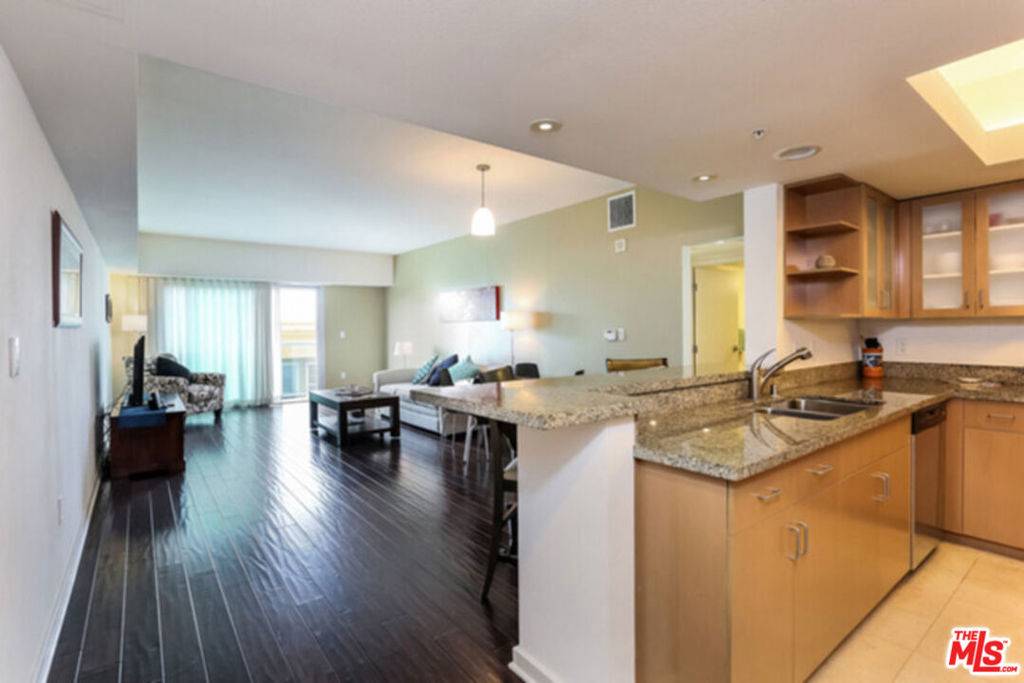 Marina Del Rey, CA 90292,13700 Marina Pointe DR #618