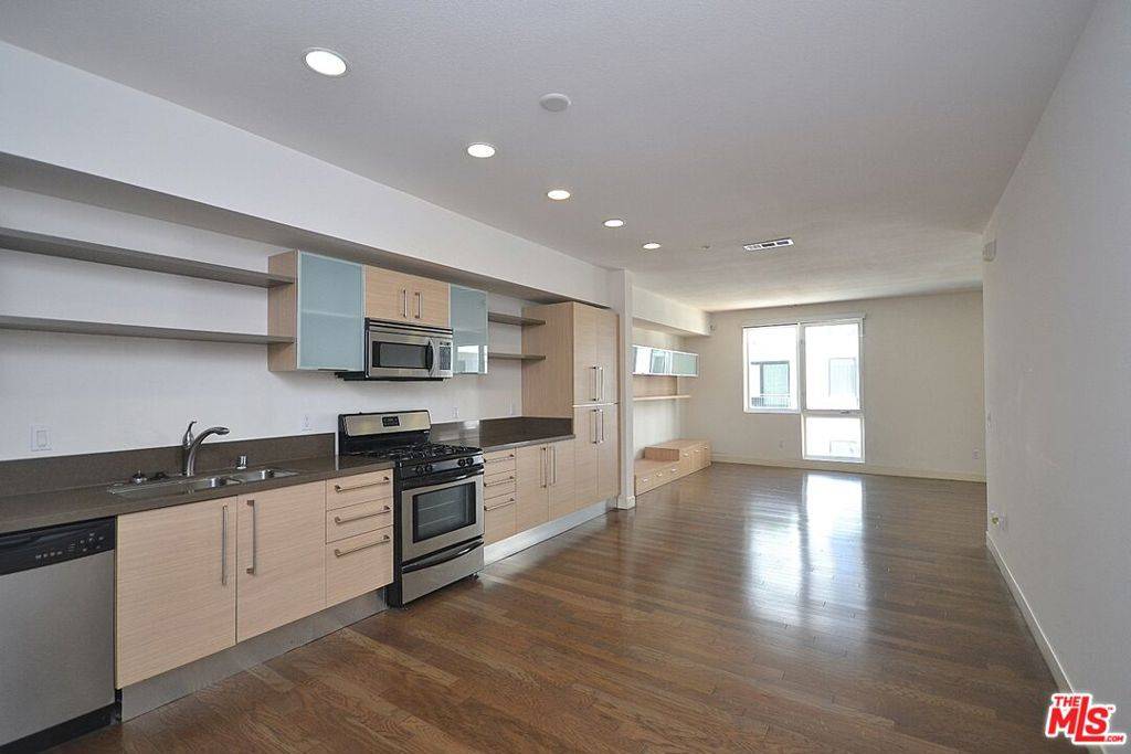 Los Angeles, CA 90017,1234 WILSHIRE #327