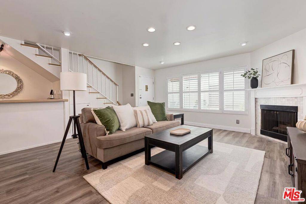 Sherman Oaks, CA 91423,14332 Dickens ST #10