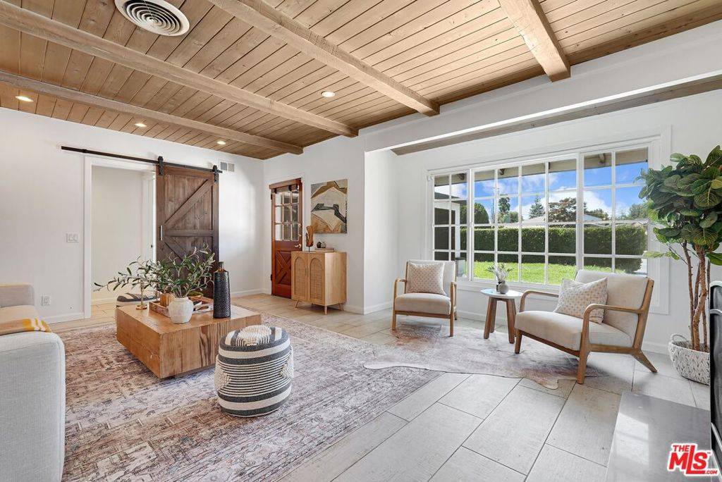 Woodland Hills, CA 91367,5350 Fallbrook AVE