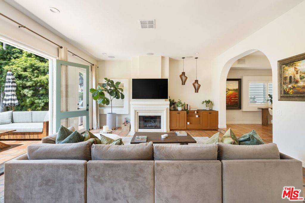 Venice, CA 90291,420 Carroll Canal