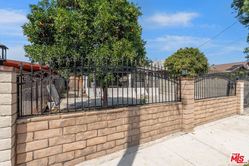 Los Angeles, CA 90011,1545 E 41st PL