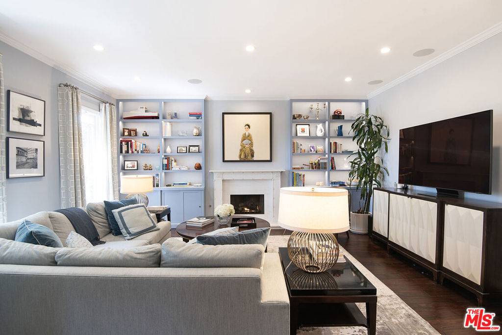 West Hollywood, CA 90069,8973 Lloyd PL