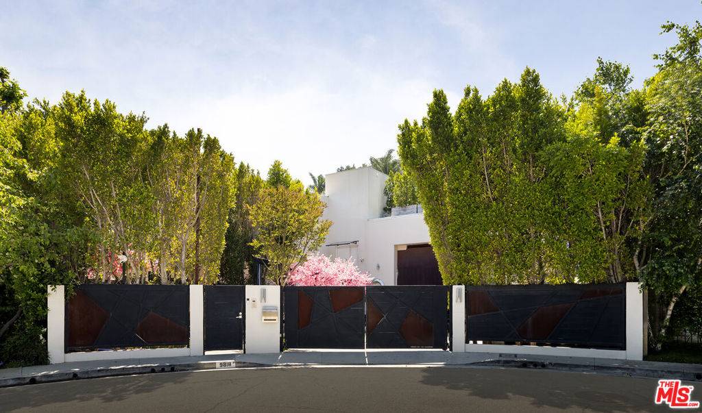 Beverly Hills, CA 90210,9818 Hythe CT