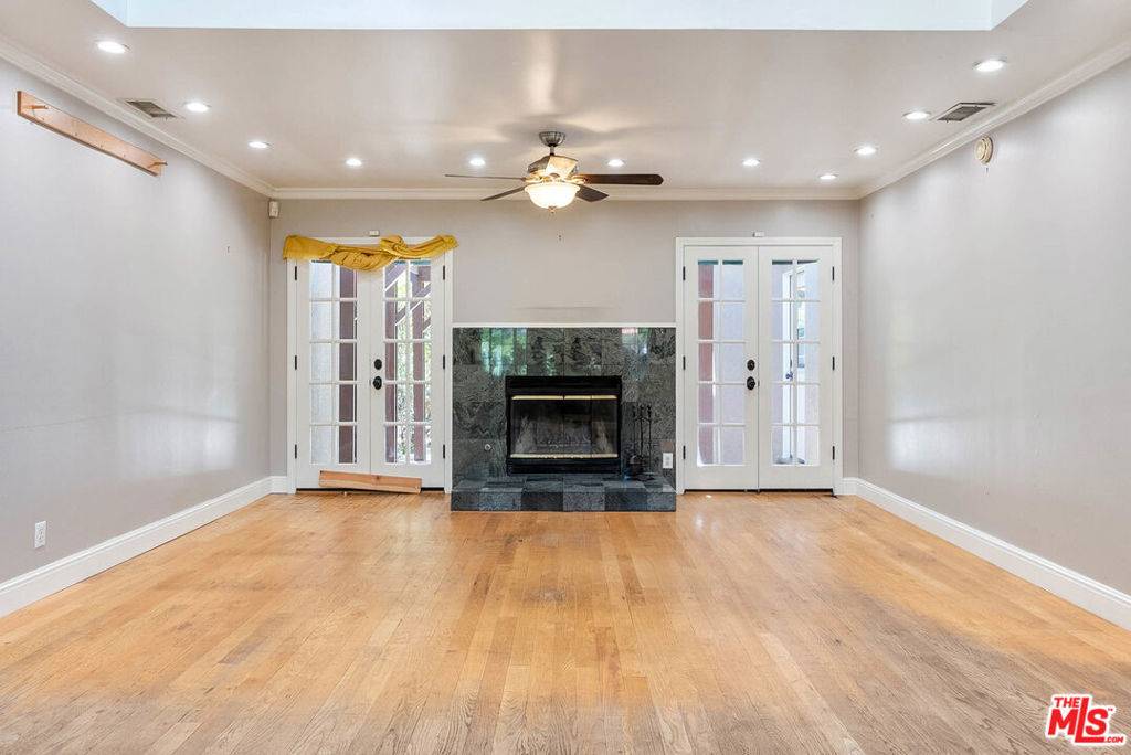 Van Nuys, CA 91406,15410 Wyandotte ST