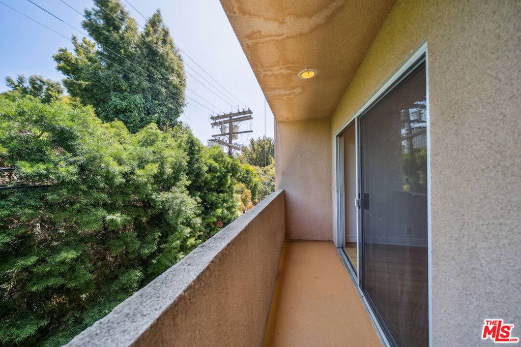 Los Angeles, CA 90025,1508 Greenfield AVE #206