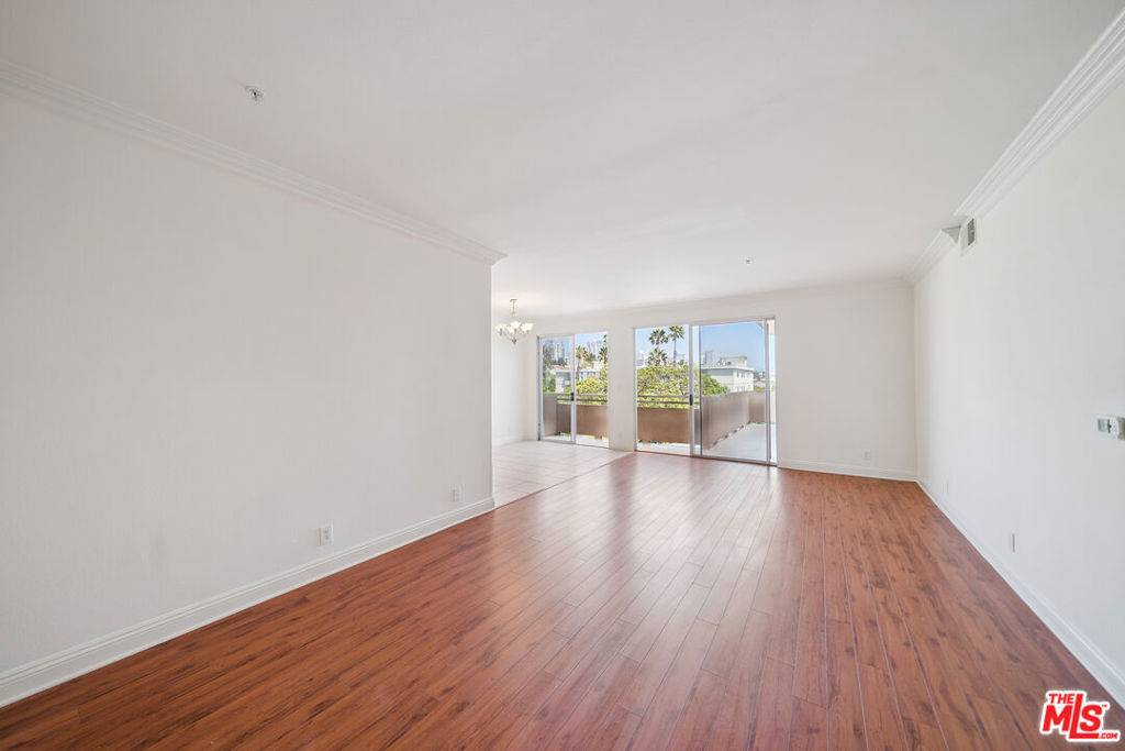 Los Angeles, CA 90025,1508 Greenfield AVE #405