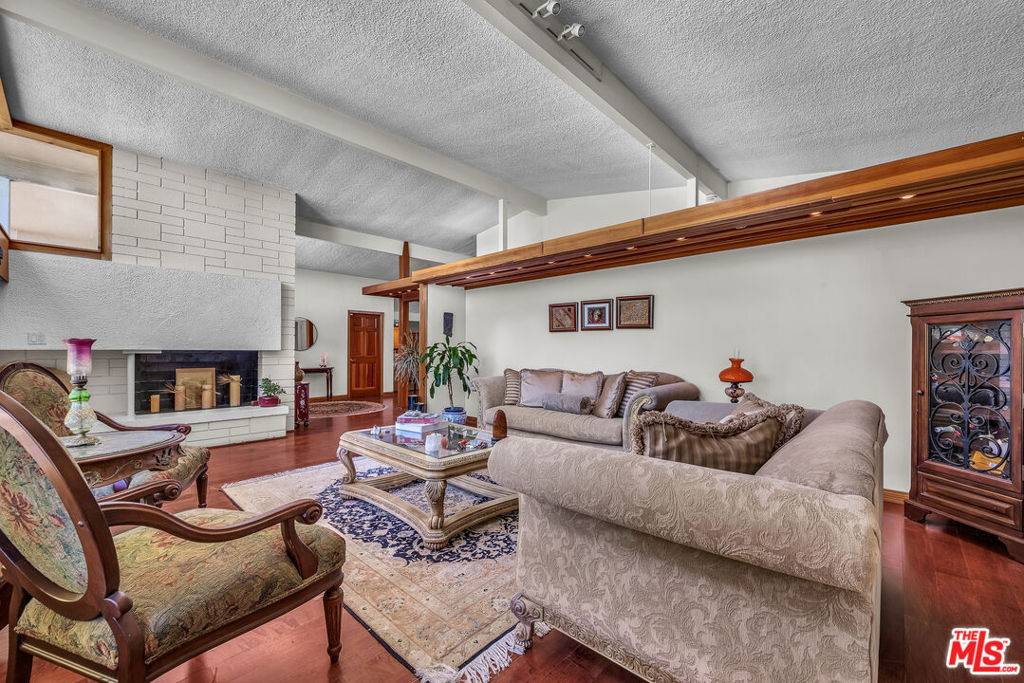 Sherman Oaks, CA 91403,3447 Vista Haven RD