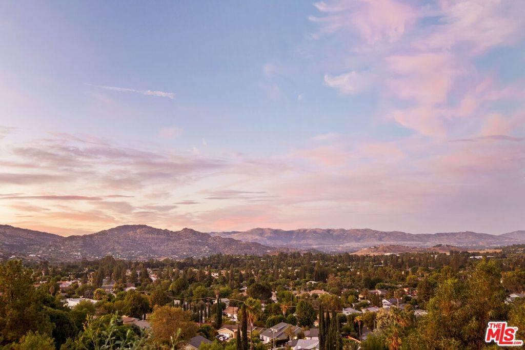 West Hills, CA 91307,23699 Sandalwood ST