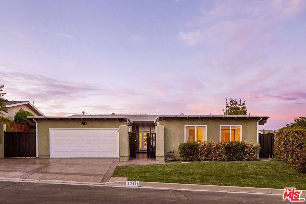 West Hills, CA 91307,23699 Sandalwood ST