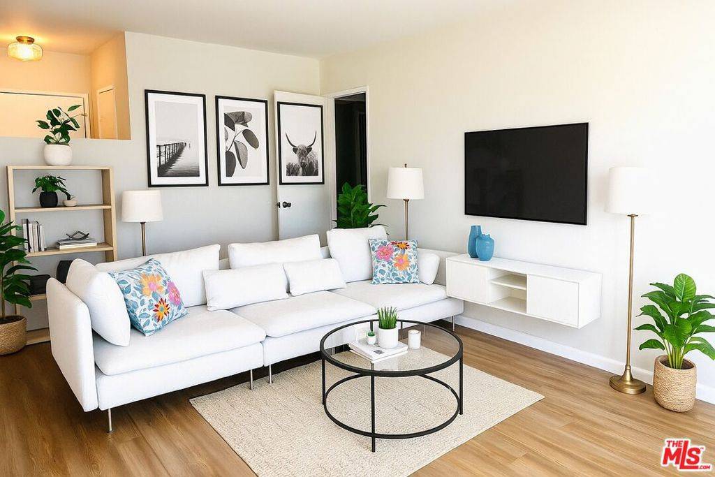 Los Angeles, CA 90066,5000 S Centinela AVE #318