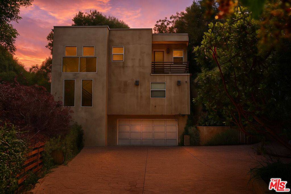 Los Angeles, CA 90068,7024 Treasure TRL