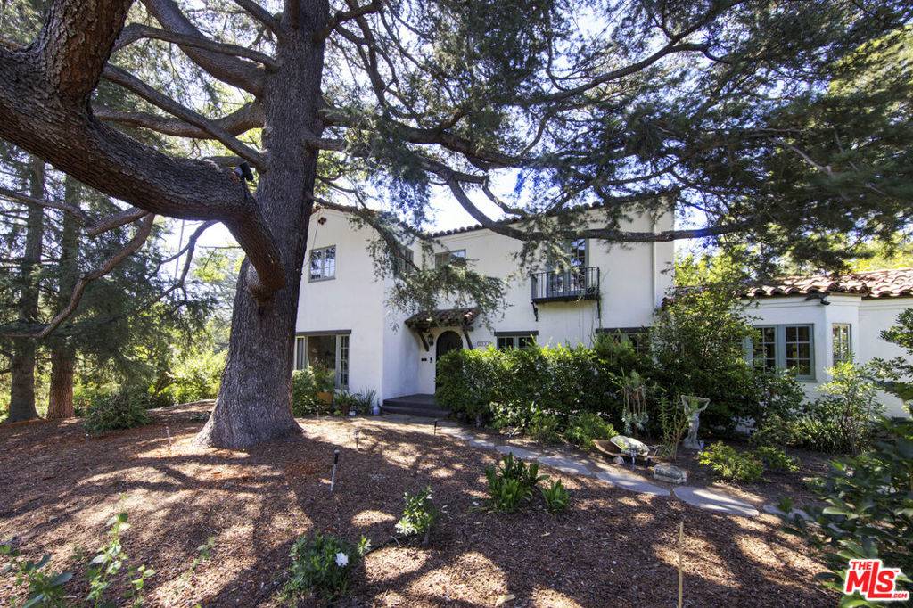 Altadena, CA 91001,2084 Meadowbrook RD