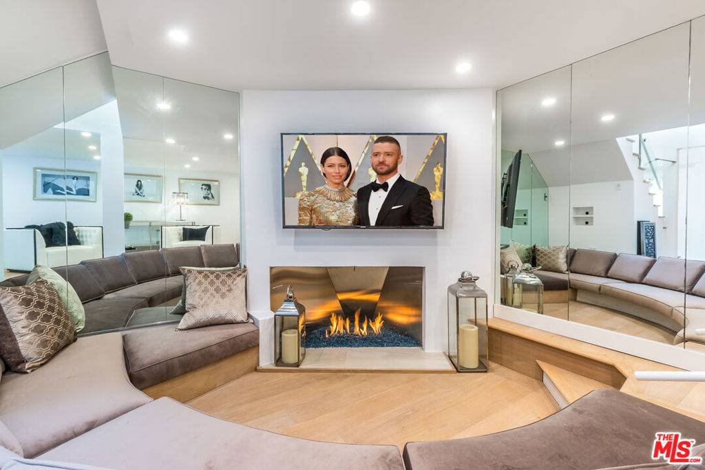Beverly Hills, CA 90210,1415 Braeridge DR