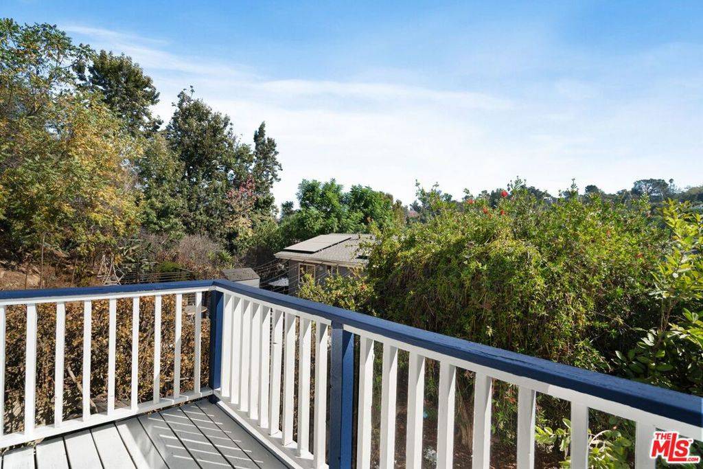 Los Angeles, CA 90026,2165 Valentine ST #1-3