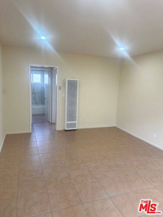 Los Angeles, CA 90043,6208 S Victoria AVE #8