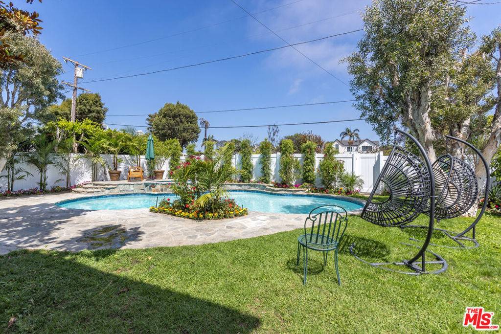 Pacific Palisades, CA 90272,509 Wynola ST