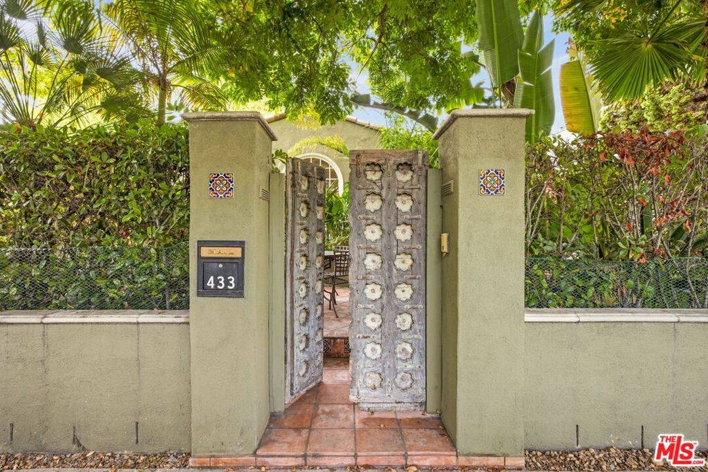 West Hollywood, CA 90048,433 Norwich DR