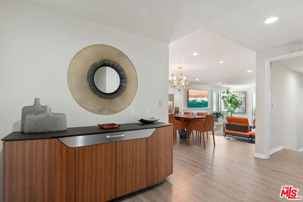 Encino, CA 91316,17130 Burbank BLVD #201