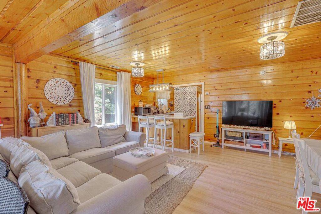 Running Springs, CA 92382,2337 Lookout DR