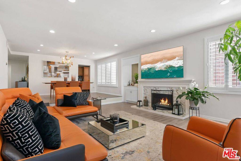 Encino, CA 91316,17130 Burbank BLVD #201