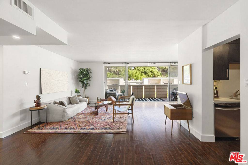 West Hollywood, CA 90069,8787 Shoreham DR #703