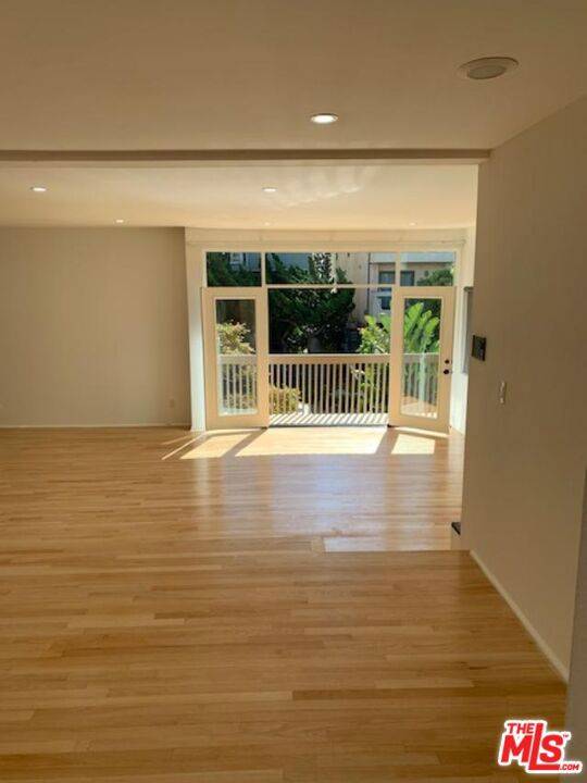 Venice, CA 90292,25 PRIVATEER ST