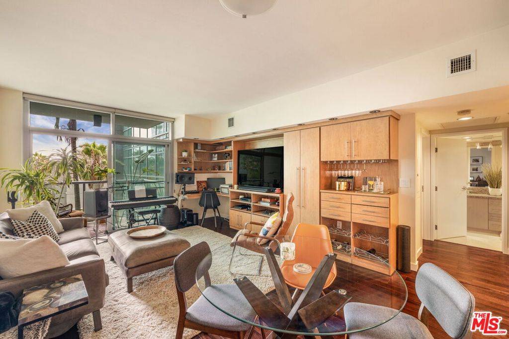 Marina Del Rey, CA 90292,13700 Marina Pointe DR #415