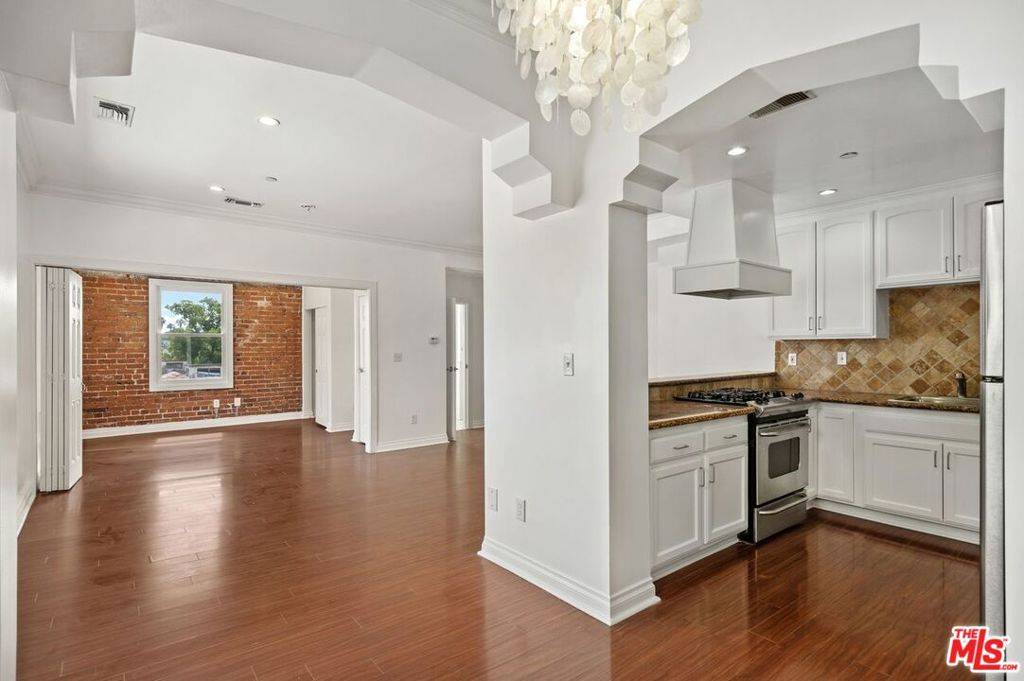 West Hollywood, CA 90069,1236 N Flores ST #103