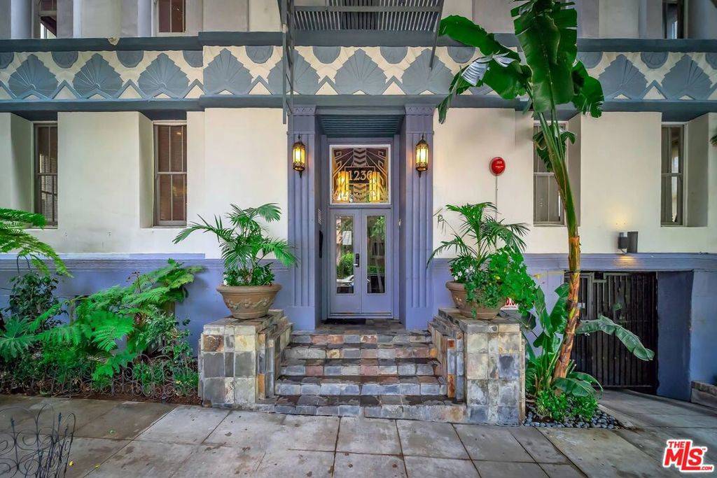 West Hollywood, CA 90069,1236 N Flores ST #103