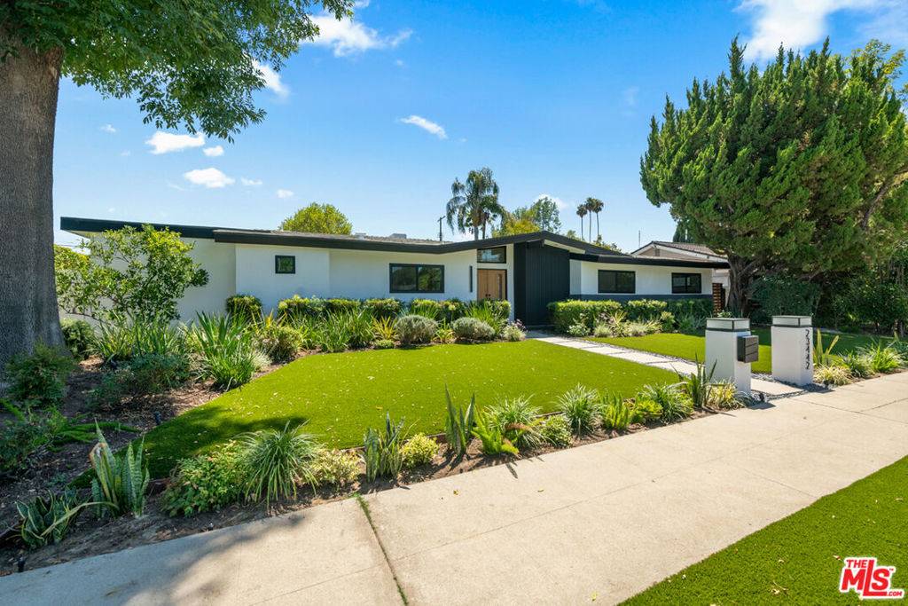Woodland Hills, CA 91367,23442 Burbank BLVD