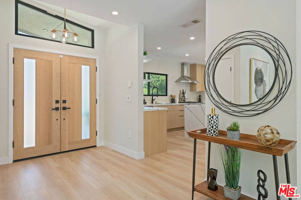 Woodland Hills, CA 91367,23442 Burbank BLVD