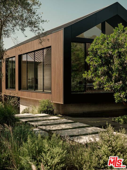 Santa Monica, CA 90402,2555 La Mesa DR