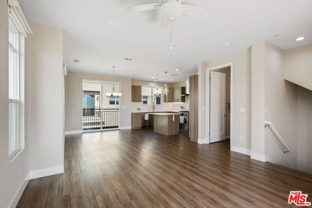 Calabasas, CA 91302,4394 Paxton Place
