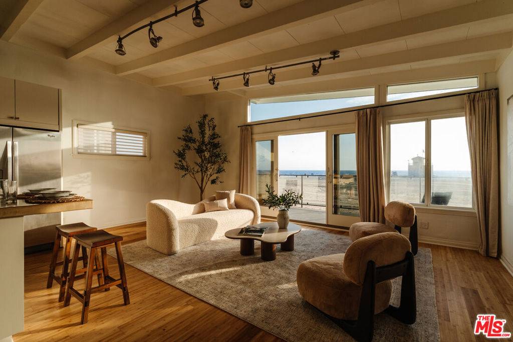 Playa Del Rey, CA 90293,6935 Trolleyway