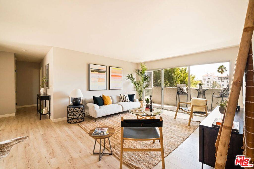 West Hollywood, CA 90069,8400 De Longpre AVE #310