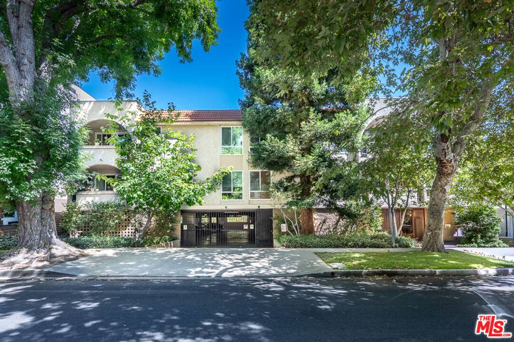 Sherman Oaks, CA 91403,14539 Benefit ST #201