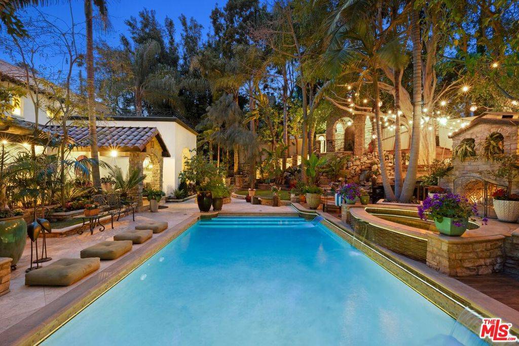 Los Angeles, CA 90068,2276 La Granada DR