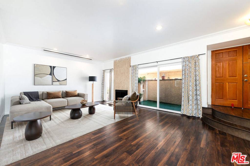 Encino, CA 91316,5139 Balboa BLVD #9