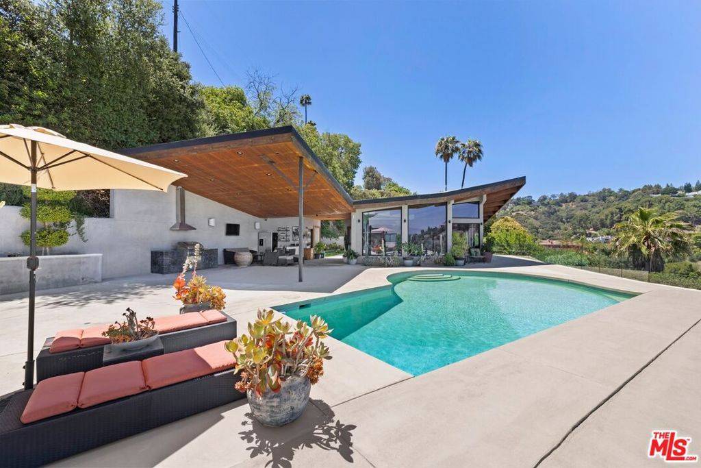 Sherman Oaks, CA 91423,3655 Glenridge DR