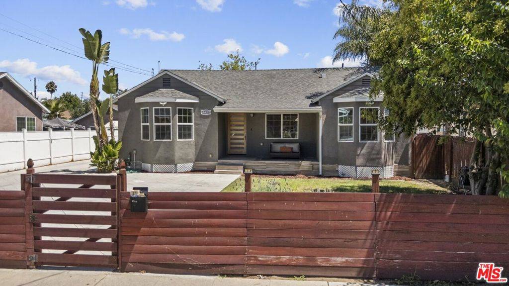 Van Nuys, CA 91405,6712 Cedros AVE