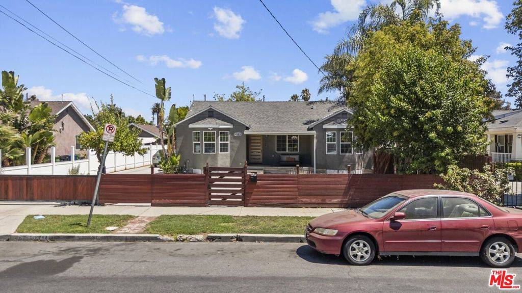 Van Nuys, CA 91405,6712 Cedros AVE