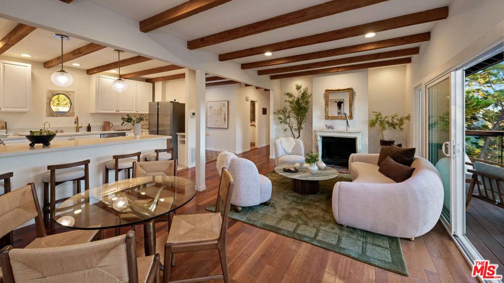 Los Angeles, CA 90046,8579 Skyline DR