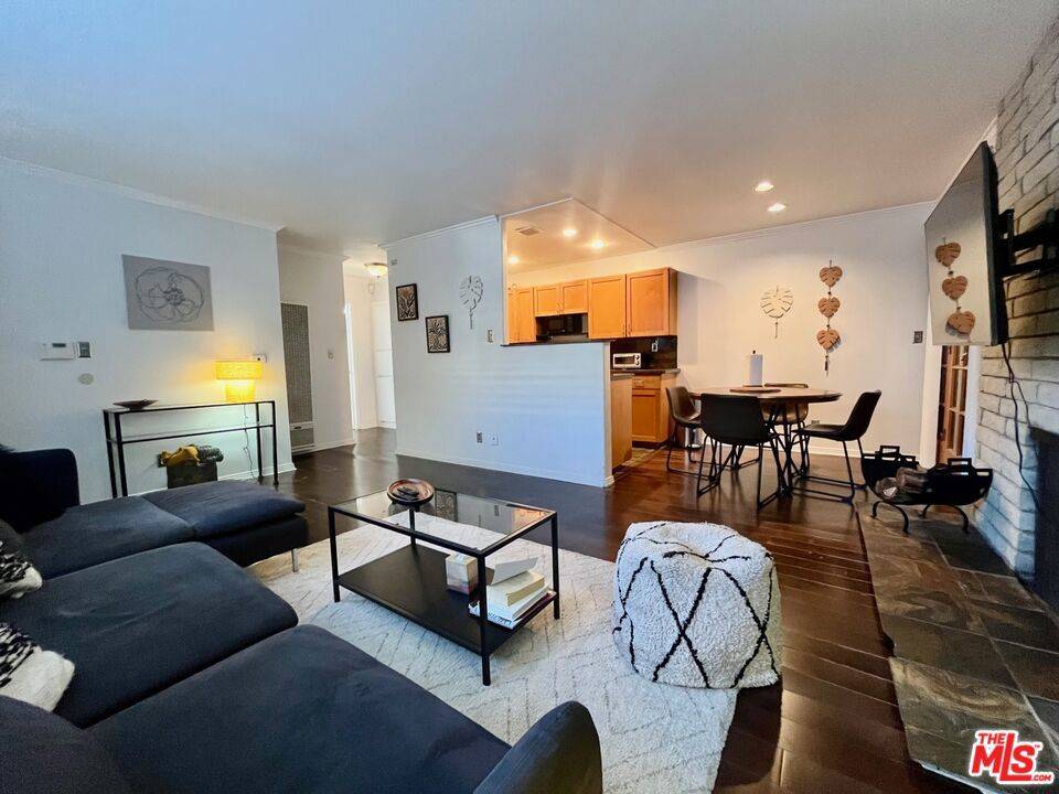 Santa Monica, CA 90403,828 5th ST #2