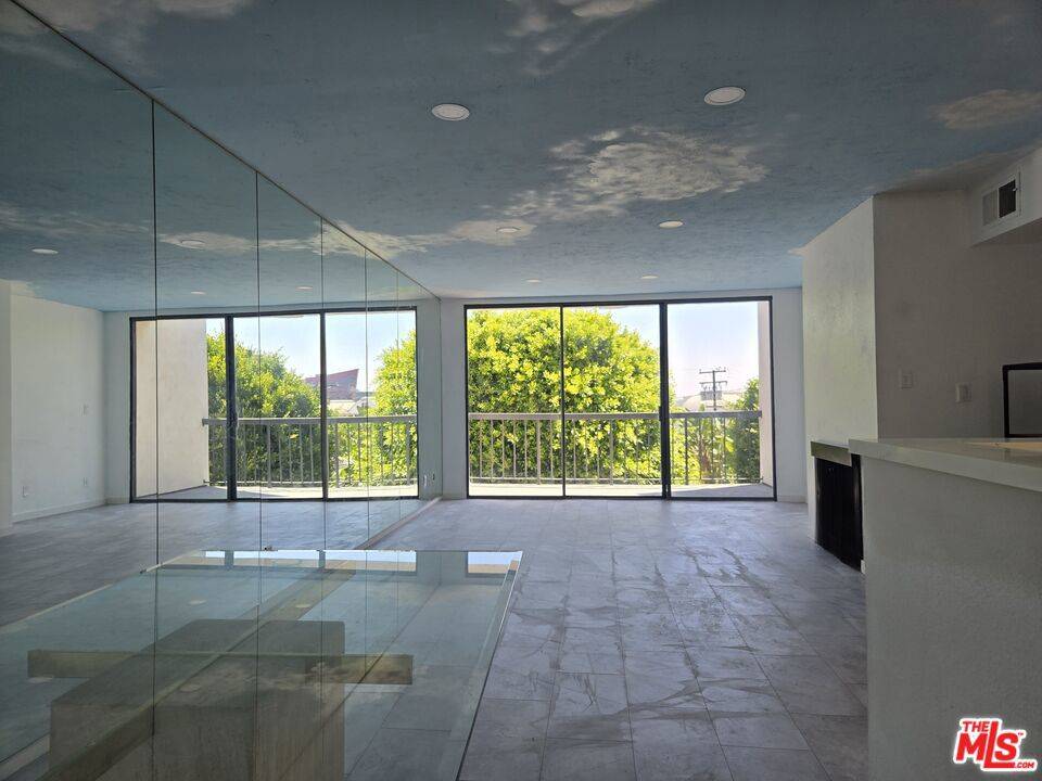 West Hollywood, CA 90069,8535 W West Knoll DR #301