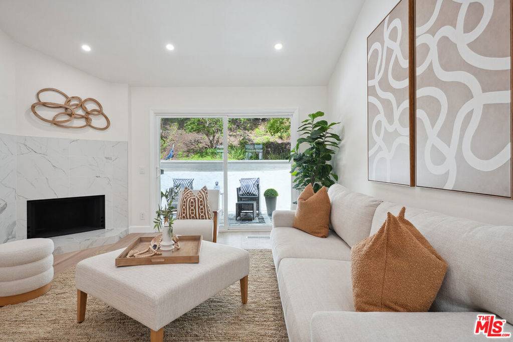 Pacific Palisades, CA 90272,17109 Palisades CIR