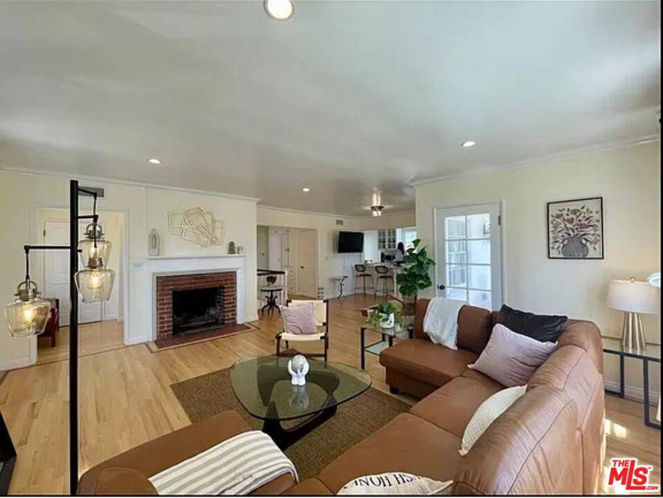 Santa Monica, CA 90402,423 Ocean AVE #15